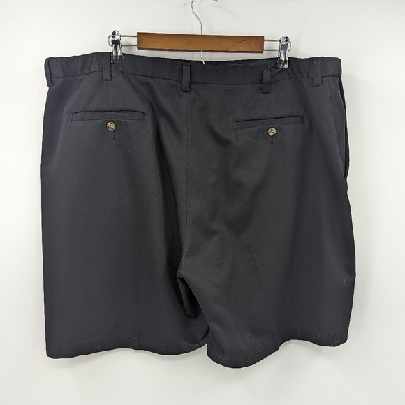 Men's HAGGAR Flat Front Shorts - Picture 2 of 4